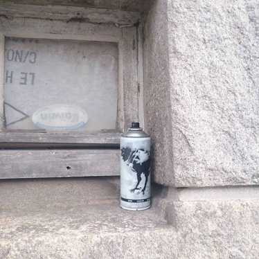 Free art... empty, painted can drop in Brest.
